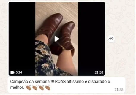 Print de WhatsApp: Campeão da semana! ROAS altíssimo e disparado o melhor.